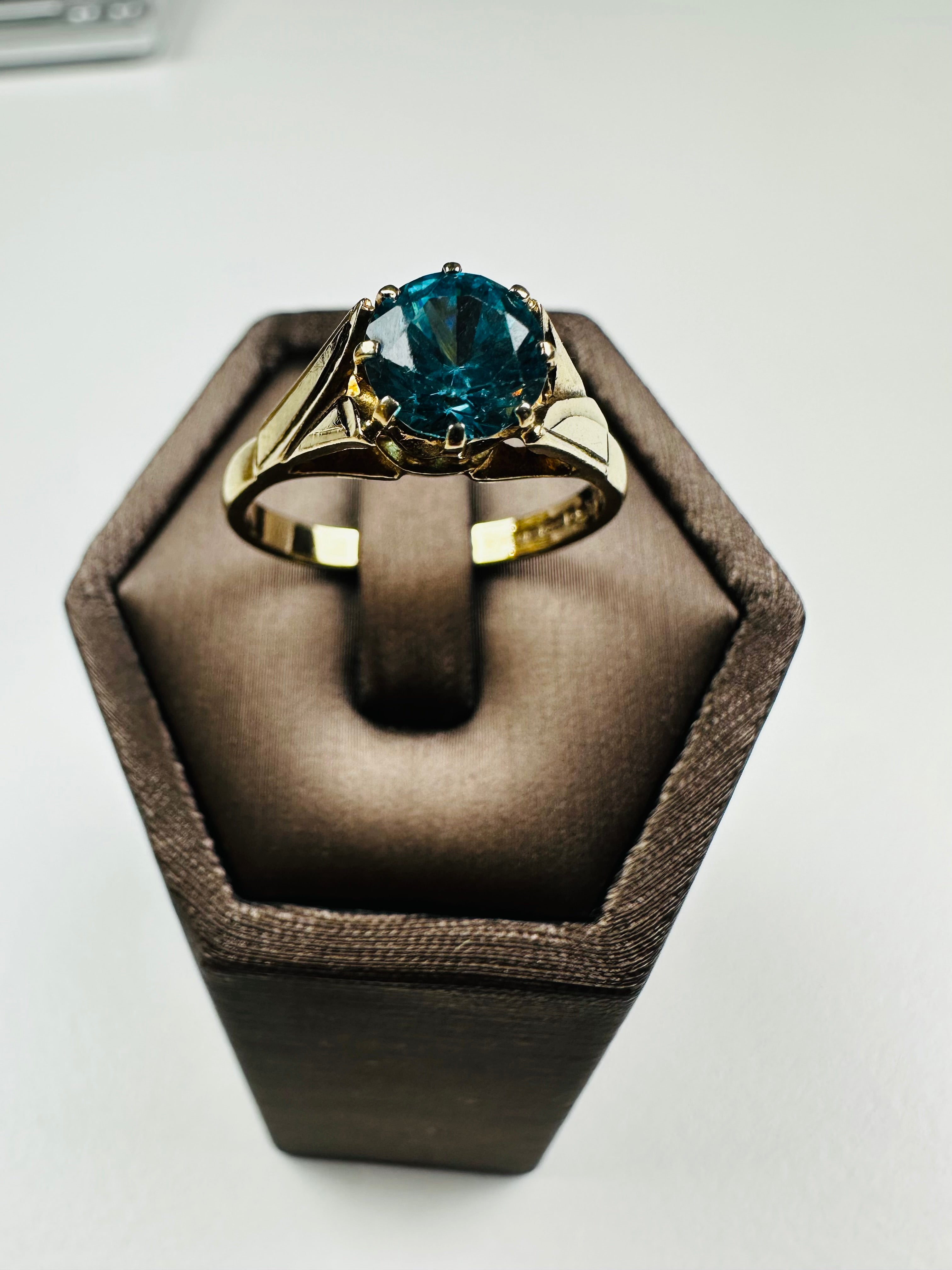 9ct gold blue topaz ring  Hallmarked And Vintage