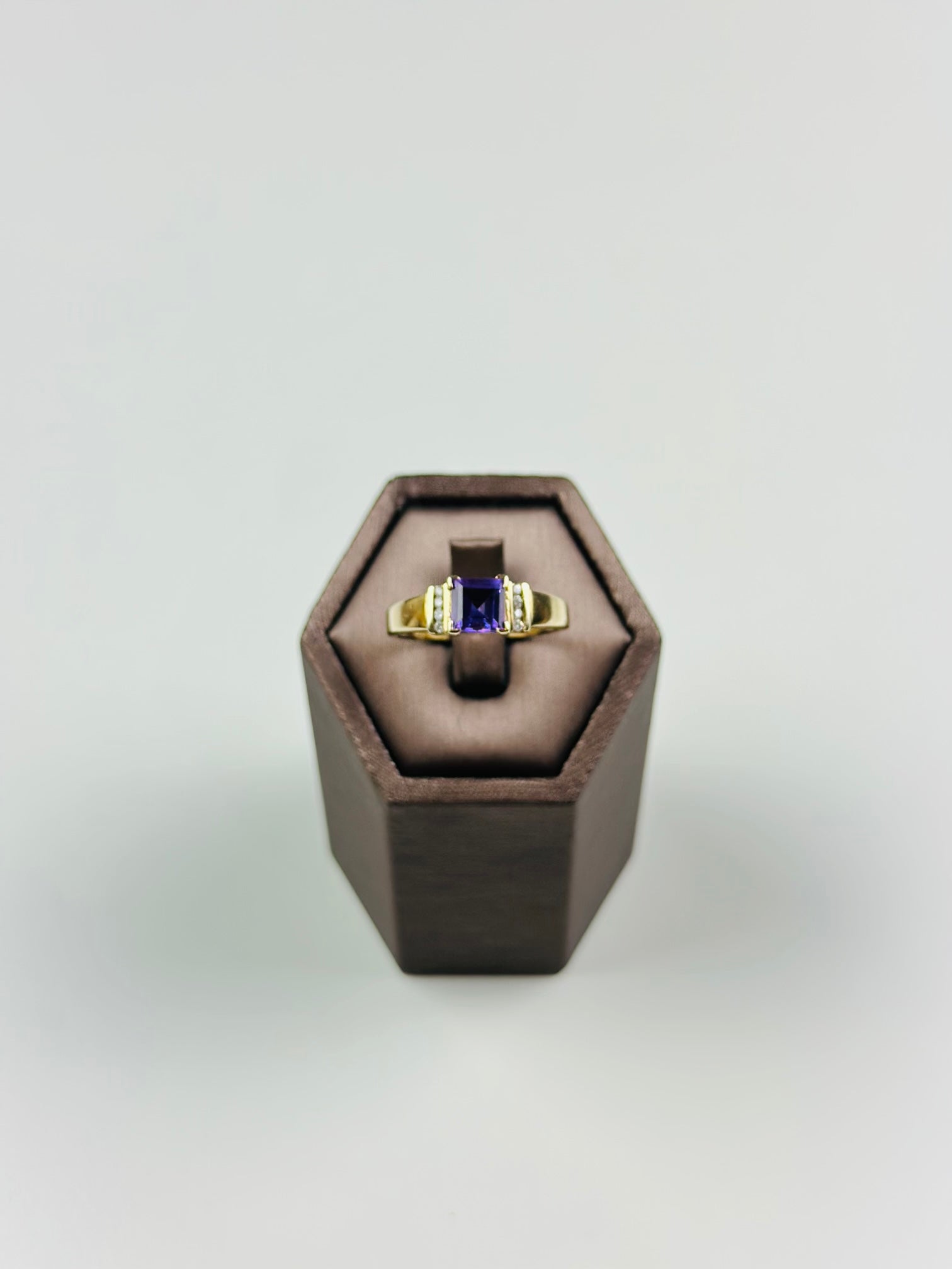 9ct yellow gold amethyst ring Size 9 , Vintage Piece And Hallmarked