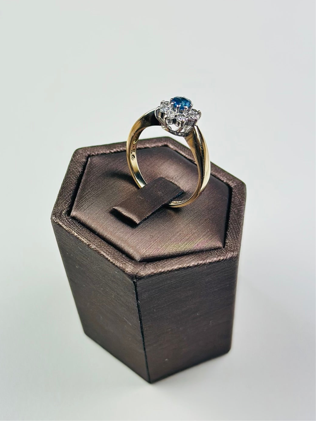 9ct Yellow gold Blue Topaz ring , hallmarked and size 7