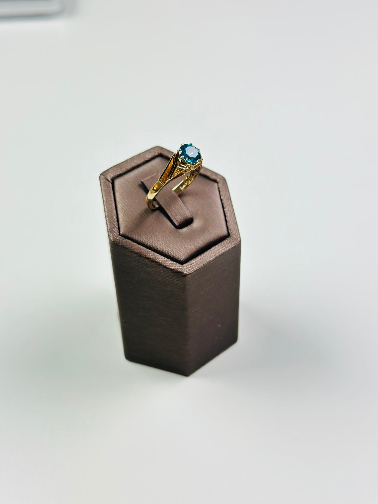 9ct gold blue topaz ring  Hallmarked And Vintage