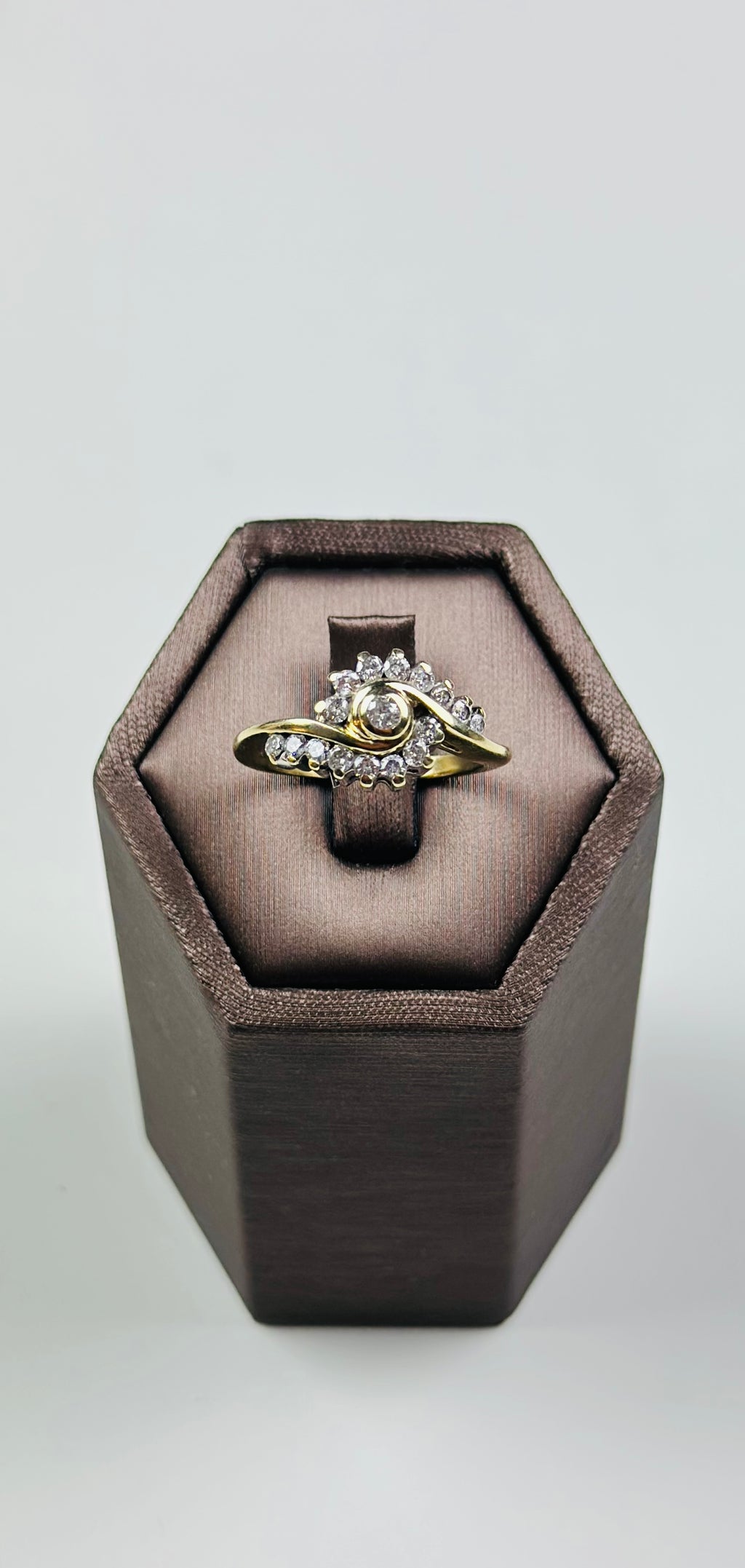 9ct yellow gold diamond ring L , Vintage Ring With Natural Diamonds 0.65ct