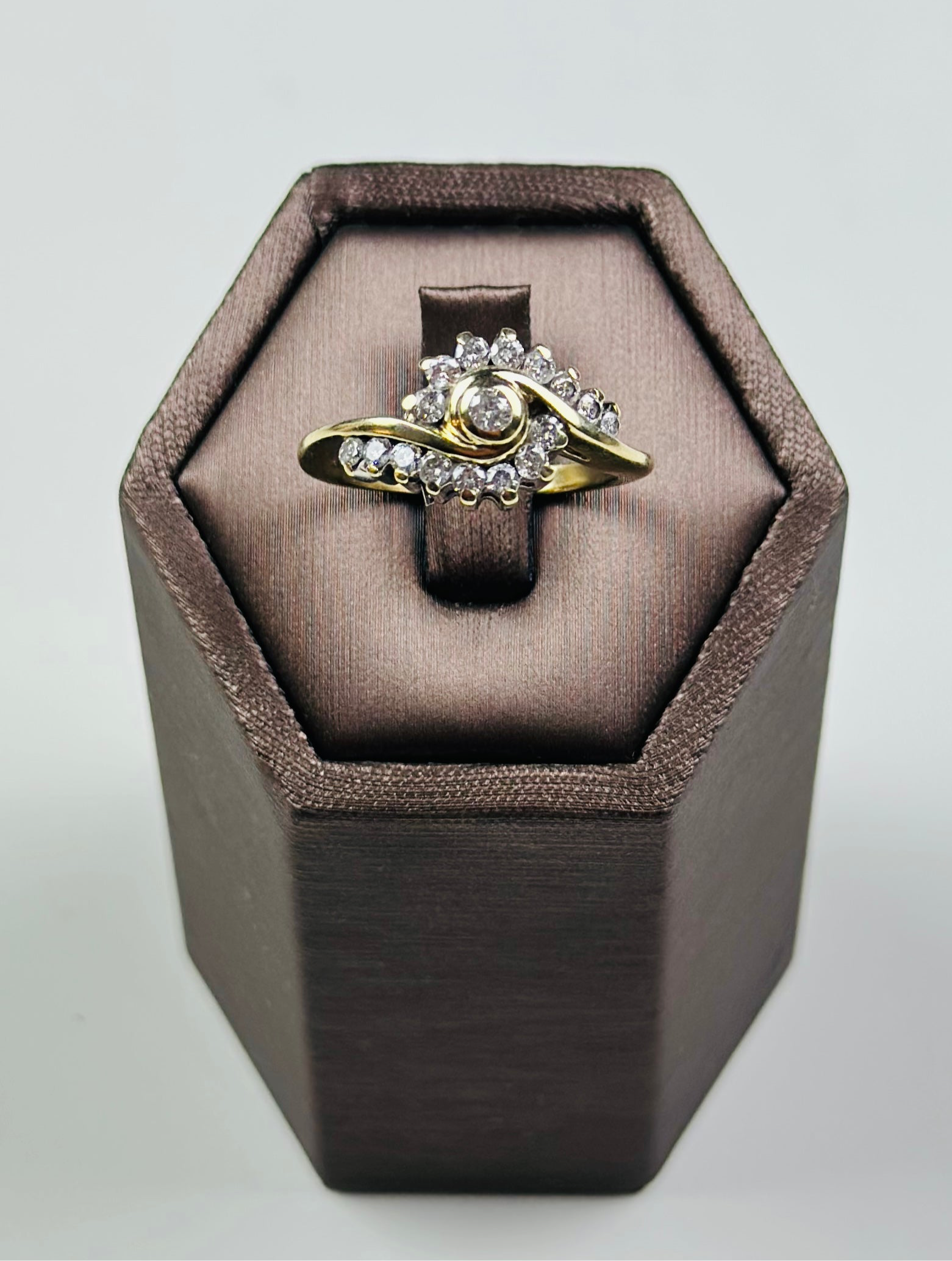 9ct yellow gold diamond ring L , Vintage Ring With Natural Diamonds 0.65ct