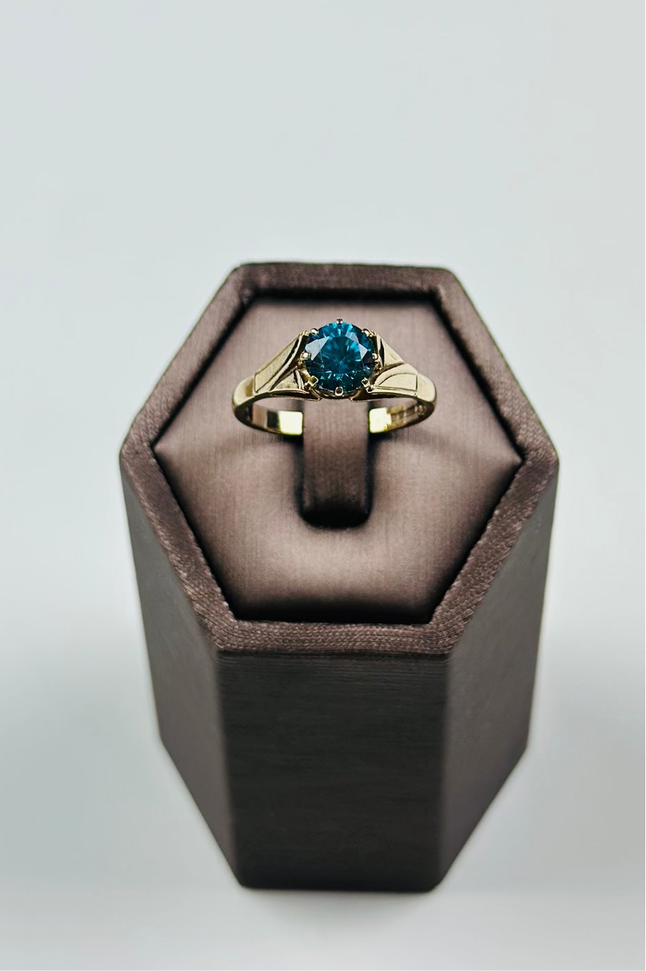 9ct gold blue topaz ring  Hallmarked And Vintage