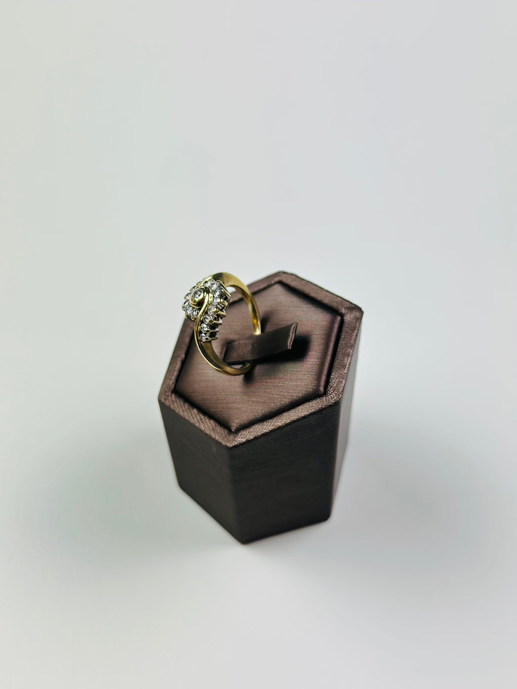 9ct yellow gold diamond ring L , Vintage Ring With Natural Diamonds 0.65ct