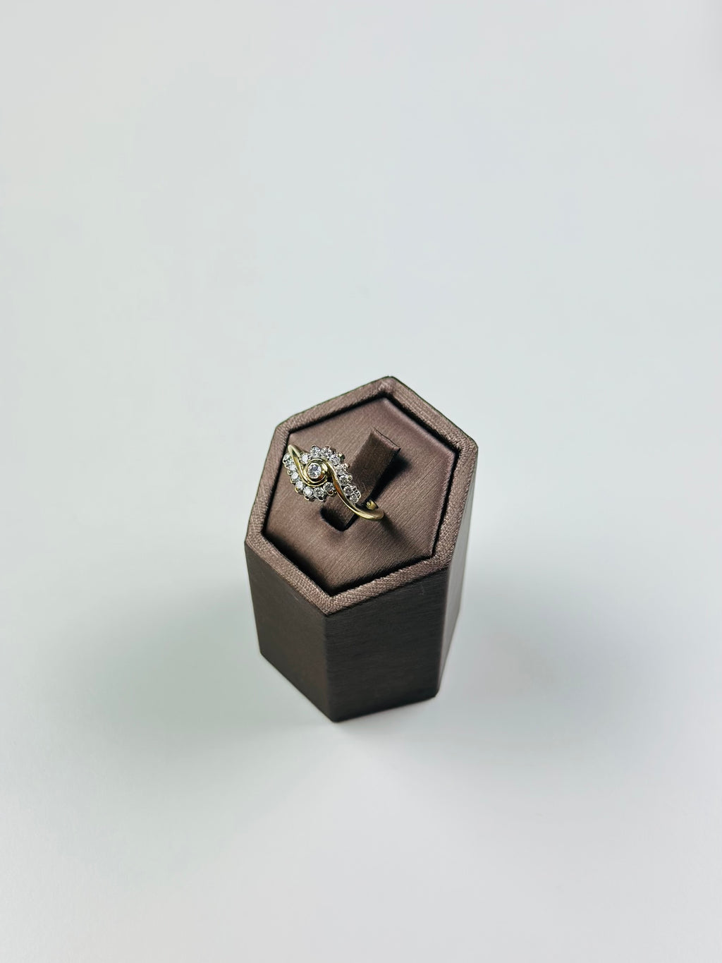 9ct yellow gold diamond ring L , Vintage Ring With Natural Diamonds 0.65ct