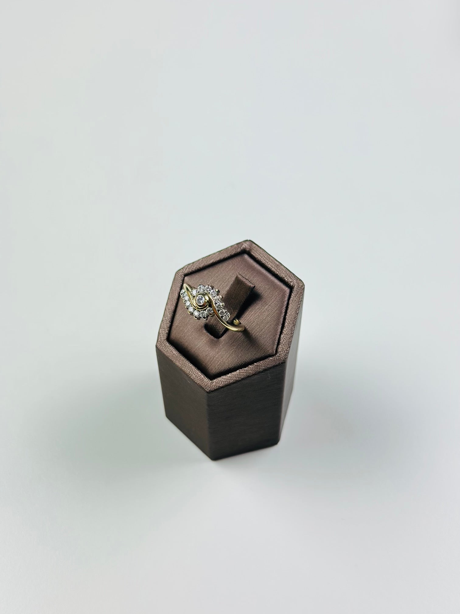 9ct yellow gold diamond ring L , Vintage Ring With Natural Diamonds 0.65ct