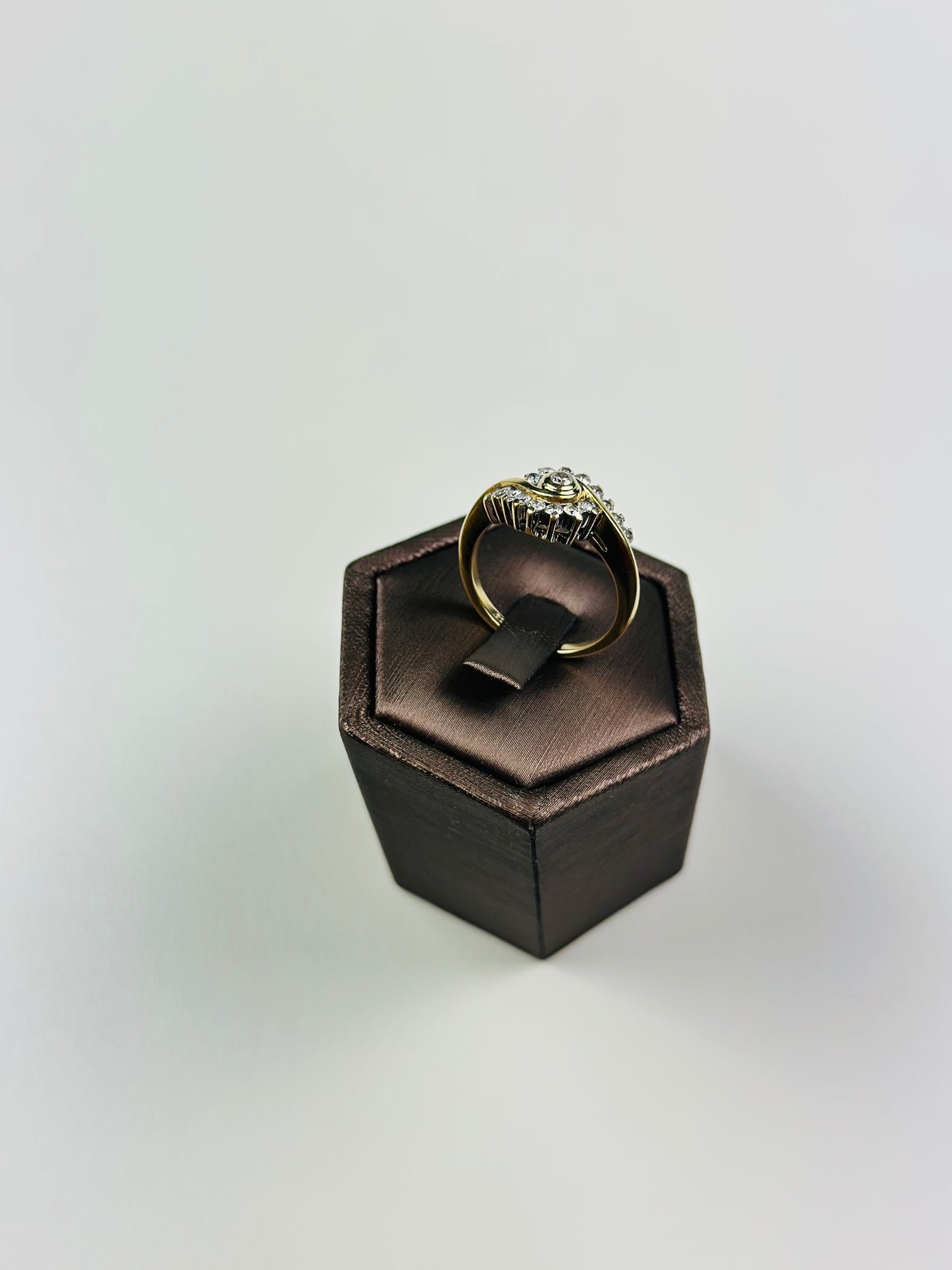 9ct yellow gold diamond ring L , Vintage Ring With Natural Diamonds 0.65ct